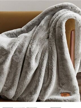 FRYE Luxe Faux Fur Throw